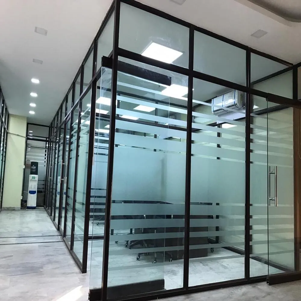 Post and rail modular aluminium balustrade system with glass clamps